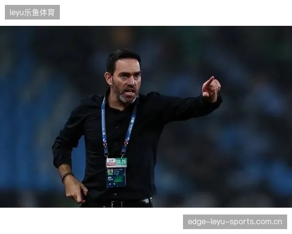 苏亚雷斯防线告急：足球战术背后的秘密与启示